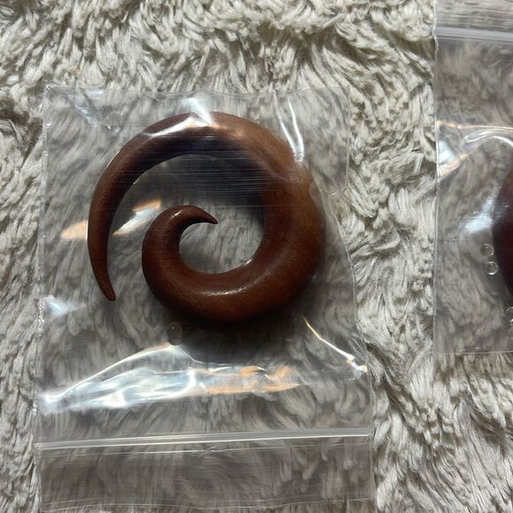 Spiral wood hand carved hangers gauged multiple sizes available - Picture 3 of 4